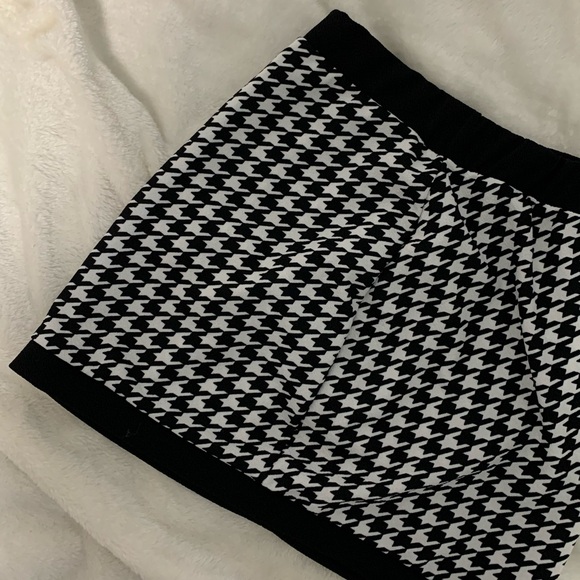 Houndstootch Print Skirt - Picture 1 of 1